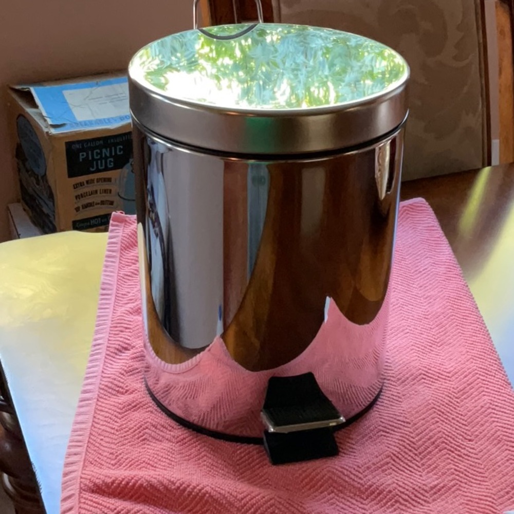 1.3G Step Pedal Waste Can with Attached Lid, Stainless Steel, Excellent Cond.